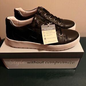 JAMBU, Chloe Leather Sneaker New with Tag and Box